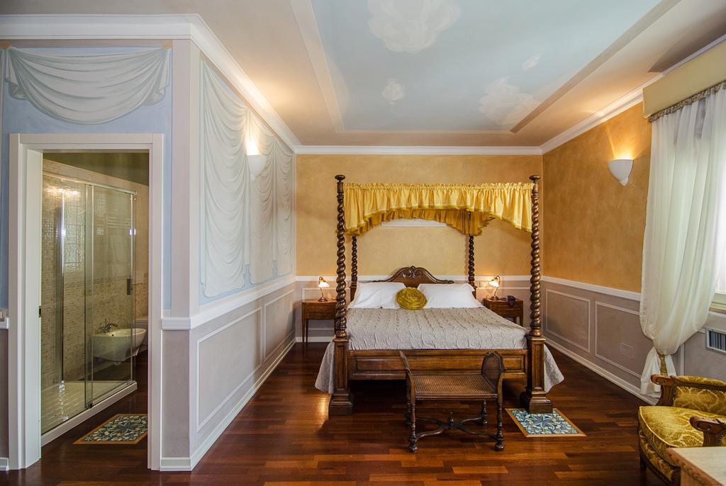 La Chandelle Hotel 3*