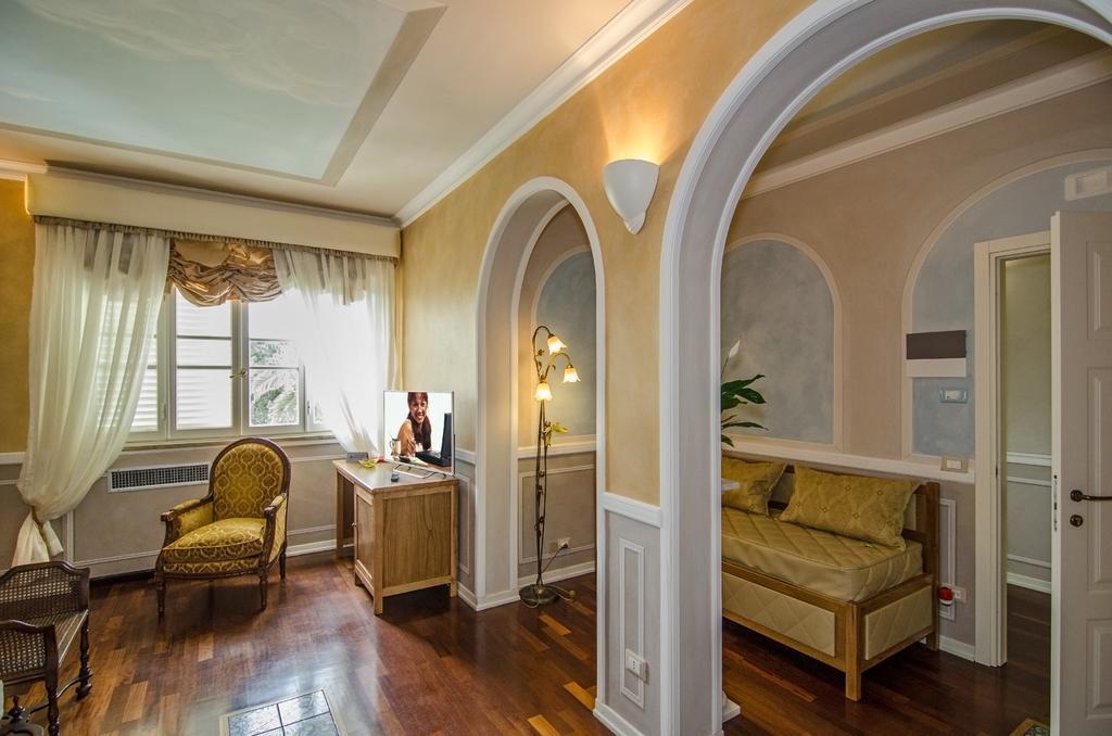Hotel La Chandelle 3*